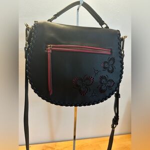 The Pioneer Woman Braided Flap Magnet Snap Closure crossbody Flower handbag